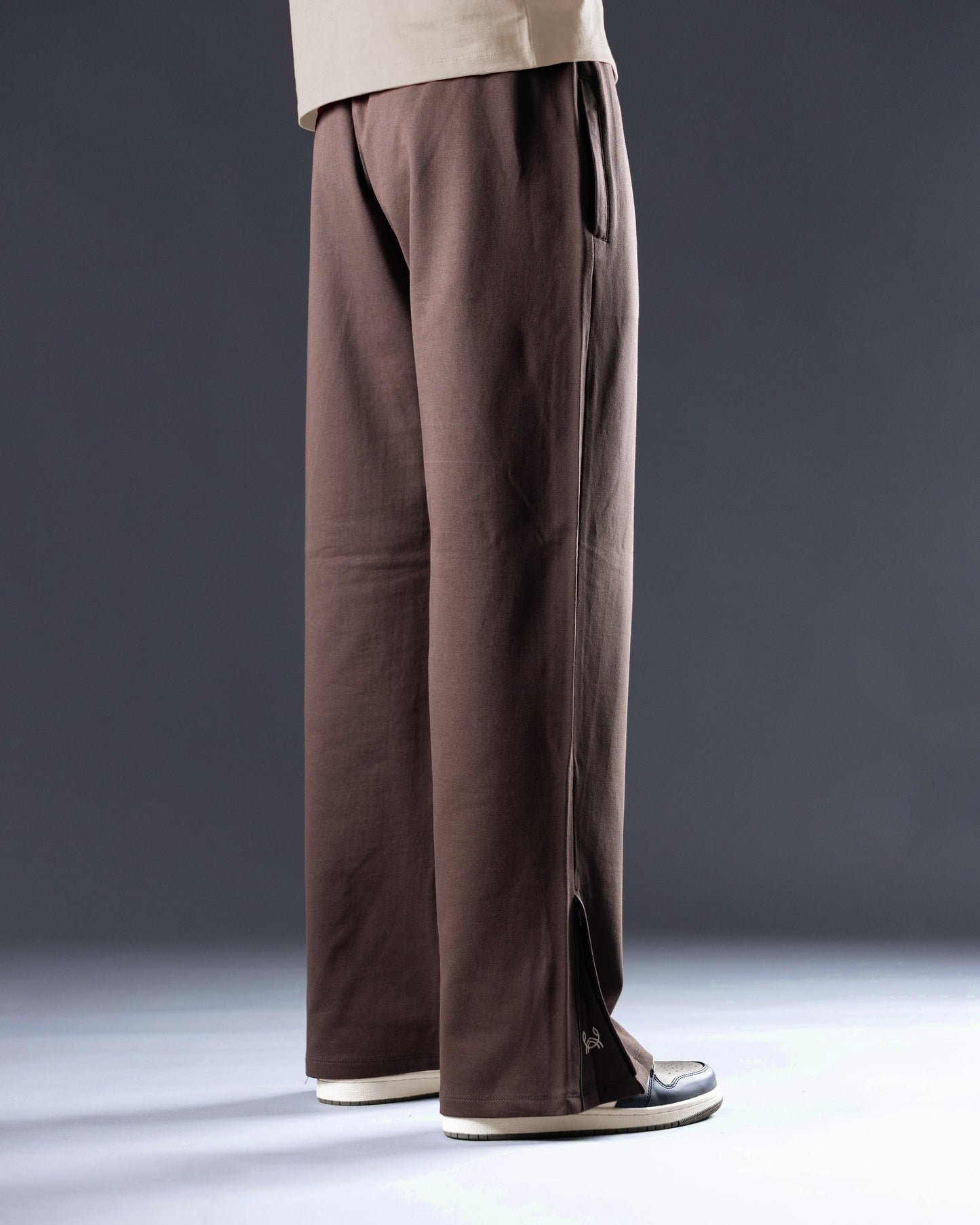 ZYPR Sweatpants [BROWN]